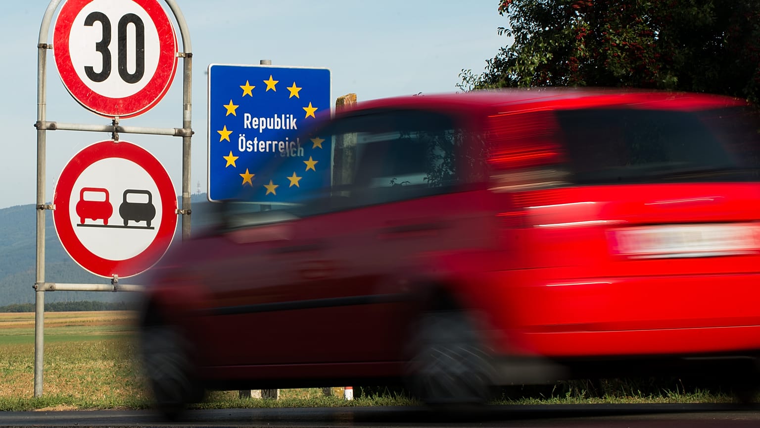 A magyar-osztrák határ az ausztriai Schachendorfban 2015. szeptember 16-án