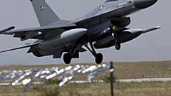 Despegue de un caza F-16. 