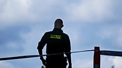 أحد عناصر الشرطة الدنماركية.