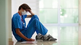 اضافه‌کاری بیش از حد پزشکان در ژاپن