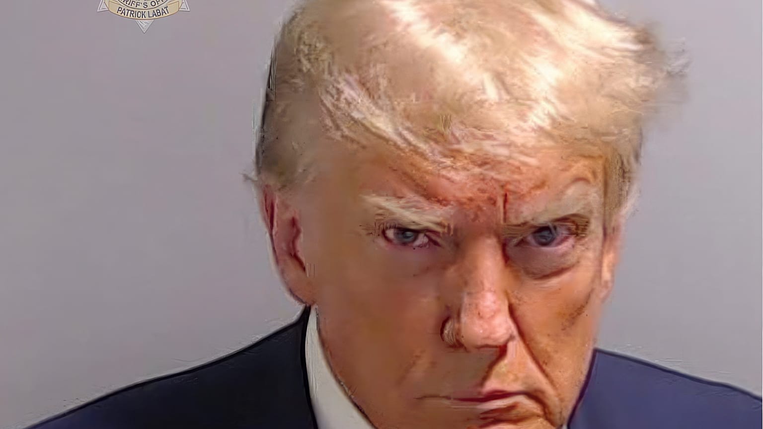 Donald Trump en la foto policial tomada en Fulton. 