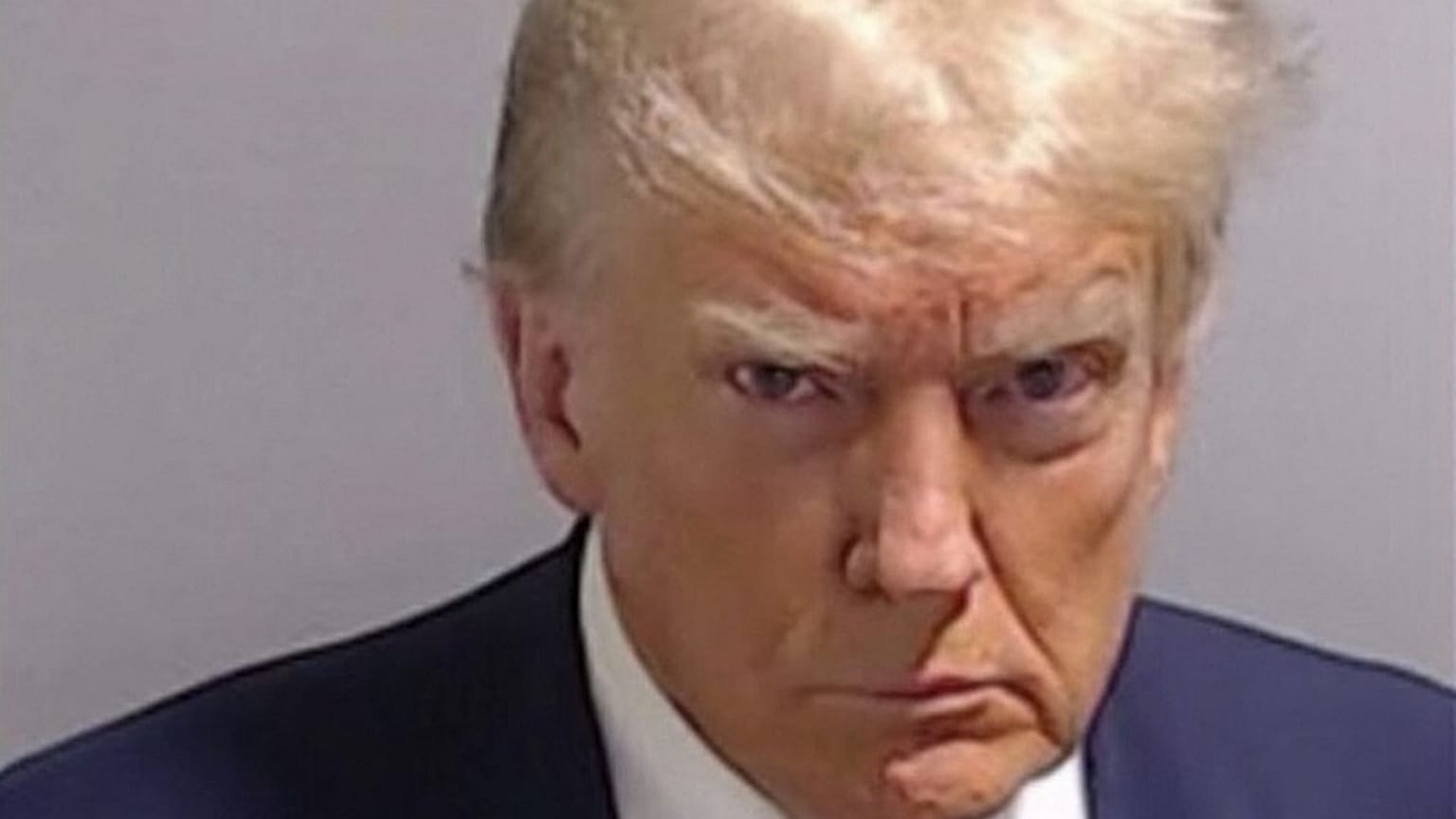 Donald Trump'ın sabıka fotoğrafı çekildi