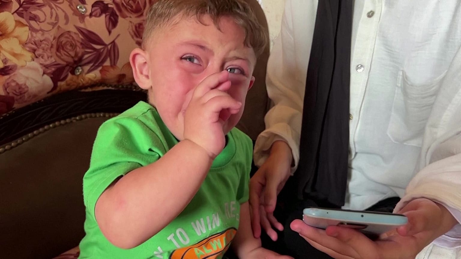 Vivendo com gémeos bebés e um irmão recém-nascido, esta adolescente palestiniana desenvolveu uma aplicação que pode ajudar as mães a identificar a razão pela qual o seu bebé está a chorar.
