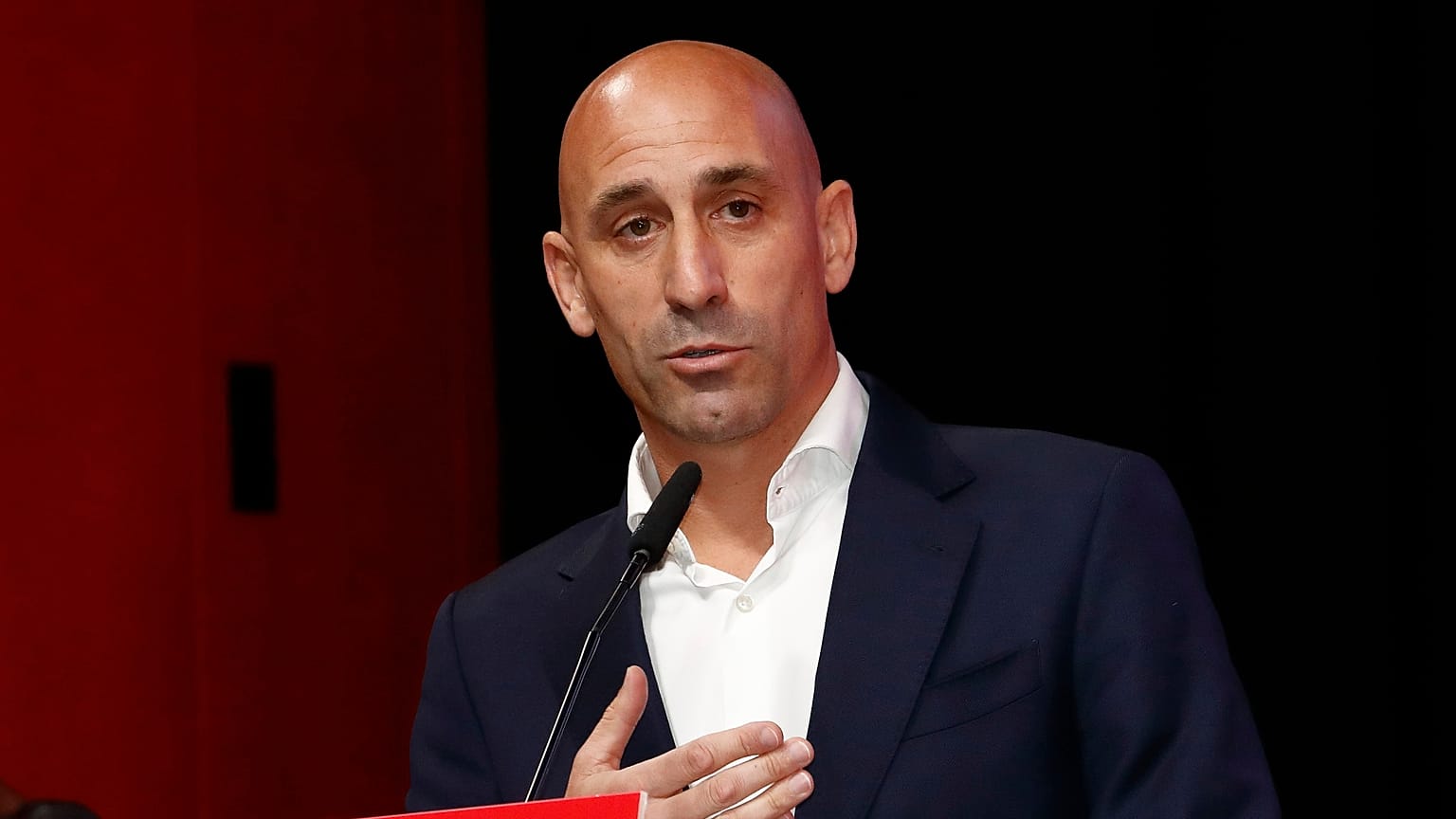 Луис Рубиалес на экстренной Генассамблее RFEF, 25 августа 2023 года.