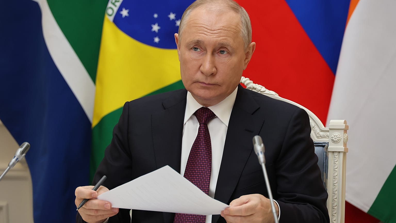 Putyin orosz elnök videókapcsolaton keresztül vesz részt a BRICS-országok johannesburgi csúcstalálkozóján augusztus 24-én