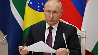 Putyin orosz elnök videókapcsolaton keresztül vesz részt a BRICS-országok johannesburgi csúcstalálkozóján augusztus 24-én