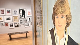Lady Diana Spencer, a későbbi walesi hercegné Bryan Organ festményén a londoni Nemzeti Arcképtárban