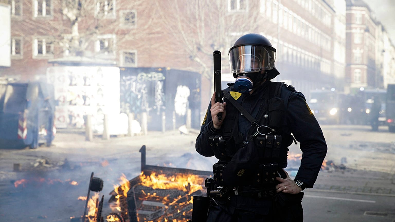 Ein dänischer Polizist nach einer Koranverbrennung in Kopenhagen im April 2019
