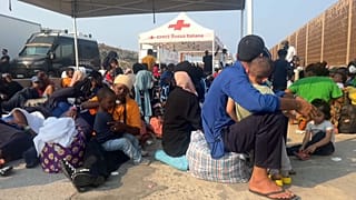 Grupo de migrantes en Lampedusa, Italia