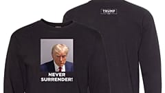 Trump'ın kampanya ekibi tarafından satışa sunulan tişörtler