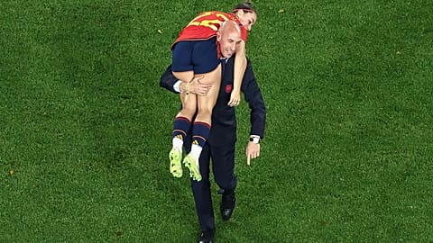 Luis Rubiales carrying spanish female player