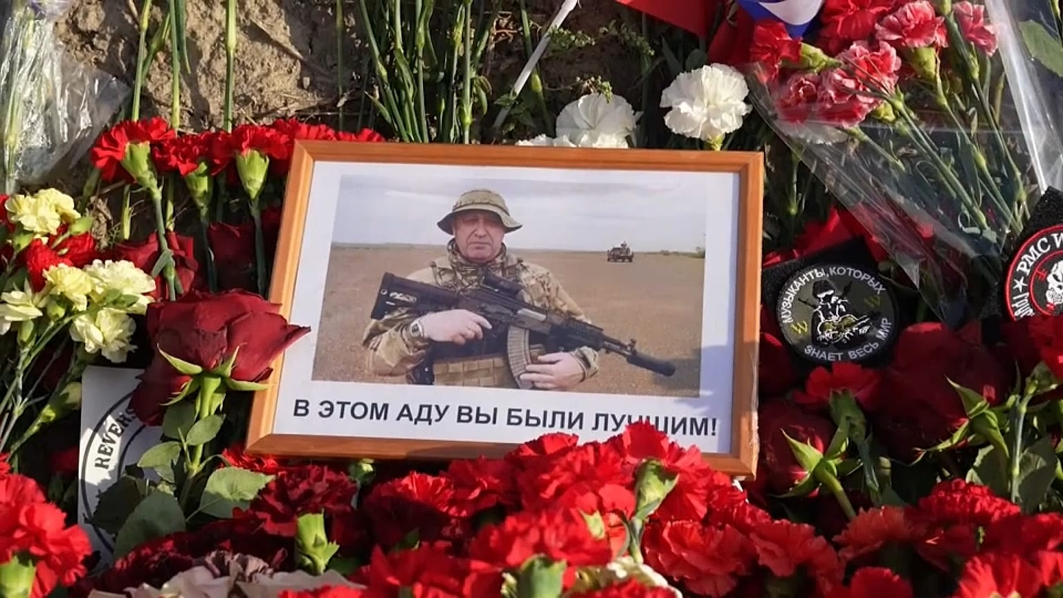 Flores em homenagem ao líder do grupo Wagner