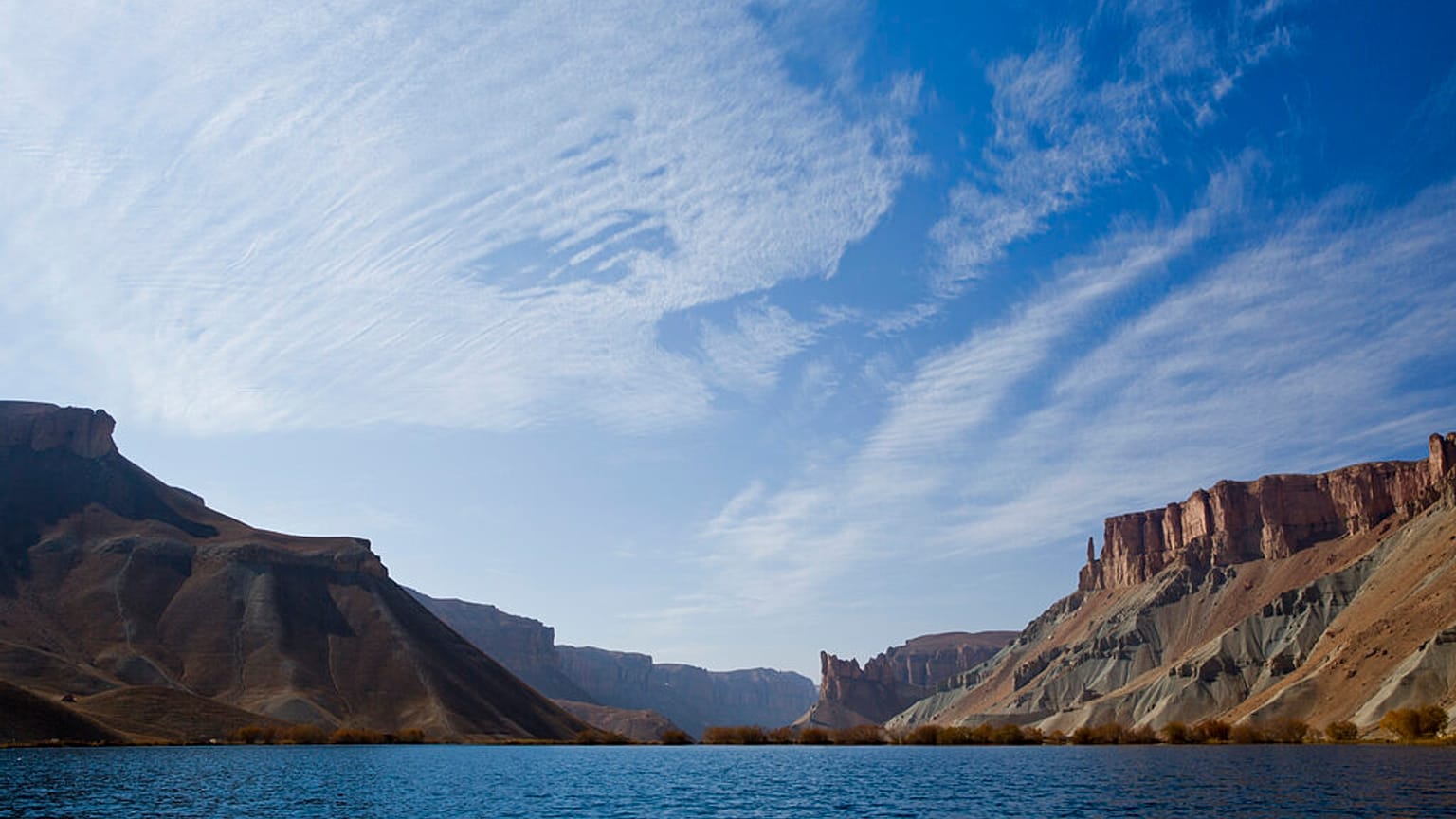 Afganistan'ın göl kenarındaki ulusal parkı Band-e-Amir