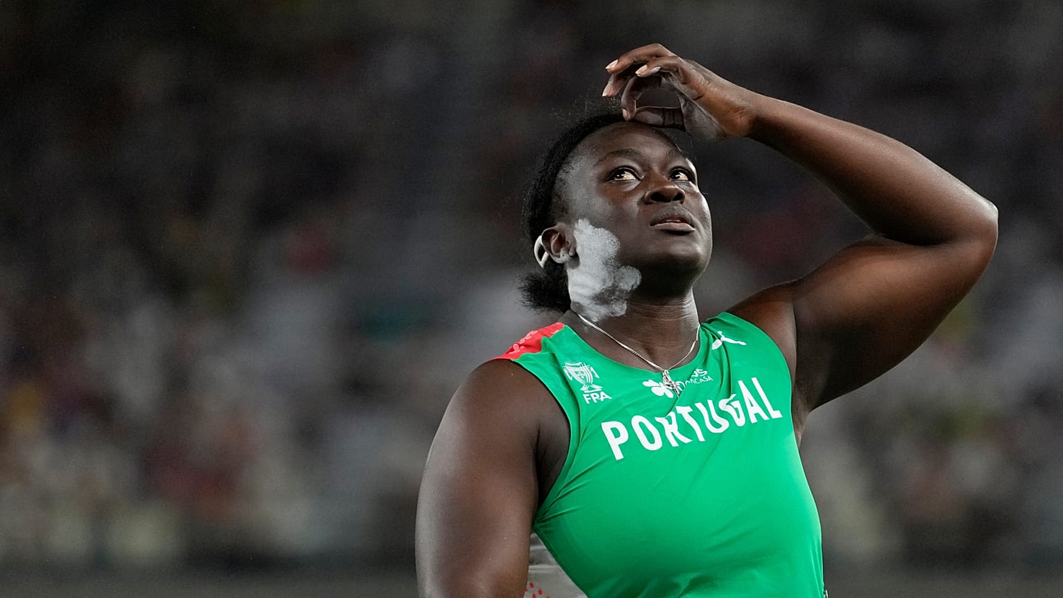 Auriol Dongmo durante a final do lamnçamento do peso em Budapeste