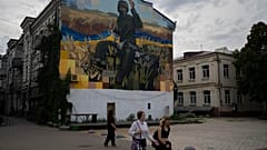 Krieg in der Ukraine: Graffiti auf Gebäude in Kiew