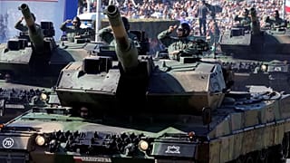 Lengyel tankok Varsóban, az augusztus 15-én tartott felvonuláson