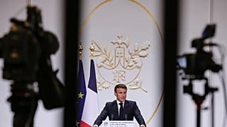 Riflettori su Macron. (Parigi, 28.8.2023)