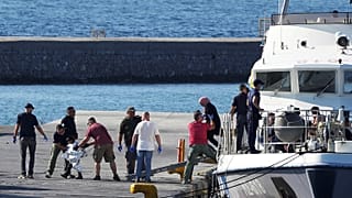 Migrant survivors dock in Lesbos
