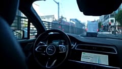 San Francisco est la première ville à avoir autorisé deux compagnies de taxis opérant avec des voitures autonomes.