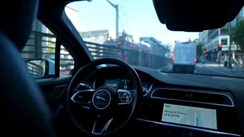 San Francisco est la première ville à avoir autorisé deux compagnies de taxis opérant avec des voitures autonomes.