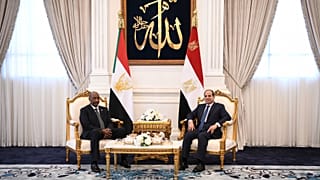 عبد الفتاح البرهان والسيسي أثناء اللقاء في العلمين