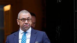 جيمس كليفرلي يغادر بعد اجتماع مجلس الوزراء في داونينج ستريت في لندن، 31 يناير، 2023.