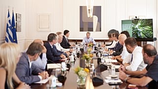 Σύσκεψη στο Μέγαρο Μαξίμου για Έβρο και Πάρνηθα