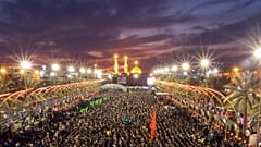الزوار الشيعة يجتمعون بين مرقد الامام الحسين وضريح الامام العباس