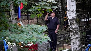 Могила главы ЧВК "Вагнер" Евгения Пригожина на Пороховском кладбище, Санкт-Петербург, 29 августа 2023 г.