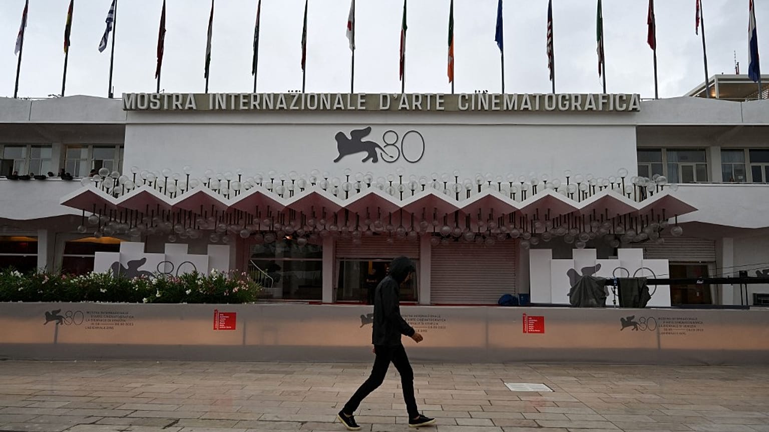 Entrada do "Lido" na véspera do arranque do Festival de Cinema de Veneza