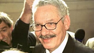 وزير الدفاع الجزائري السابق والجنرال المتقاعد خالد نزار أثناء مقابلته صحفيين في باريس ـ أرشيف