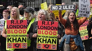 Protestas y batalla política en Londres. La zona sin emisiones, conocida como ULEZ, se amplía a la periferia, con un coste de 15 euros diarios por circular en coche.