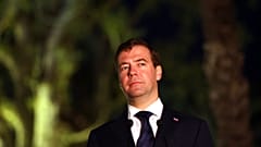 Medvegyev megáll egy látogatás során egy parkban és múzeumkomplexumban Jerikó ősi városában 2011\. január 18-án, kedden.