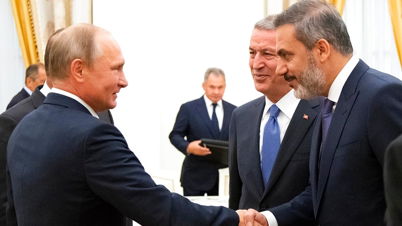 Dışişleri bakanı Hakan Fidan, MİT Müsteşarı olduğu dönemde Rusya Devlet Başkanı Vladimir Putin'le el sıkışırken / Arşiv