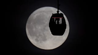 Канатная дорога в Гринвиче – прекрасное место для того, чтобы насладиться "голубым суперлунием". 