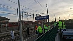 Investigadores junto à estação de Brandizzo