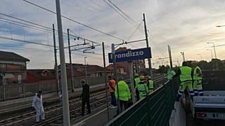 Investigadores junto à estação de Brandizzo