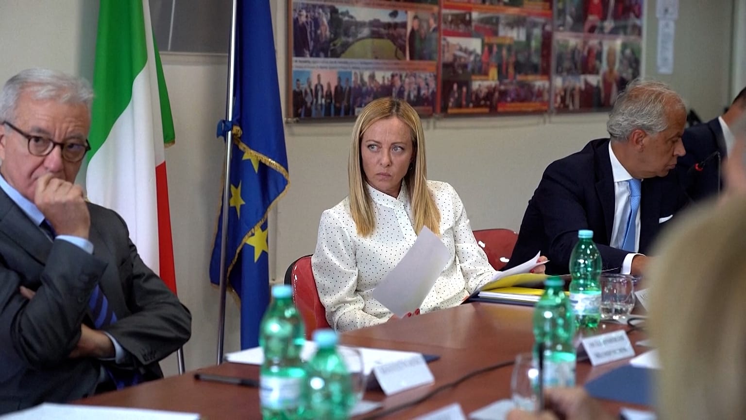 Giorgia Meloni helyi vezetőkkel egyeztet Nápoly elővárosában