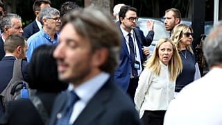 Italiens Regierungschefin Giorgia Meloni in einem Vorort von Neapel