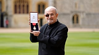 سلمان رشدی و نشان سلطنتی بریتانیا