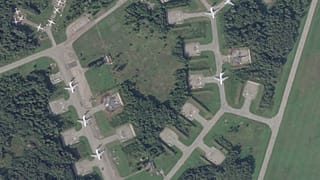 Associated Press tarafından analiz edilen uydu görüntüleri Ukrayna drone saldırılarının Rus hava üssünde en az iki Ilyushin Il-76 askeri nakliye uçağını vurduğunu gösteriyor