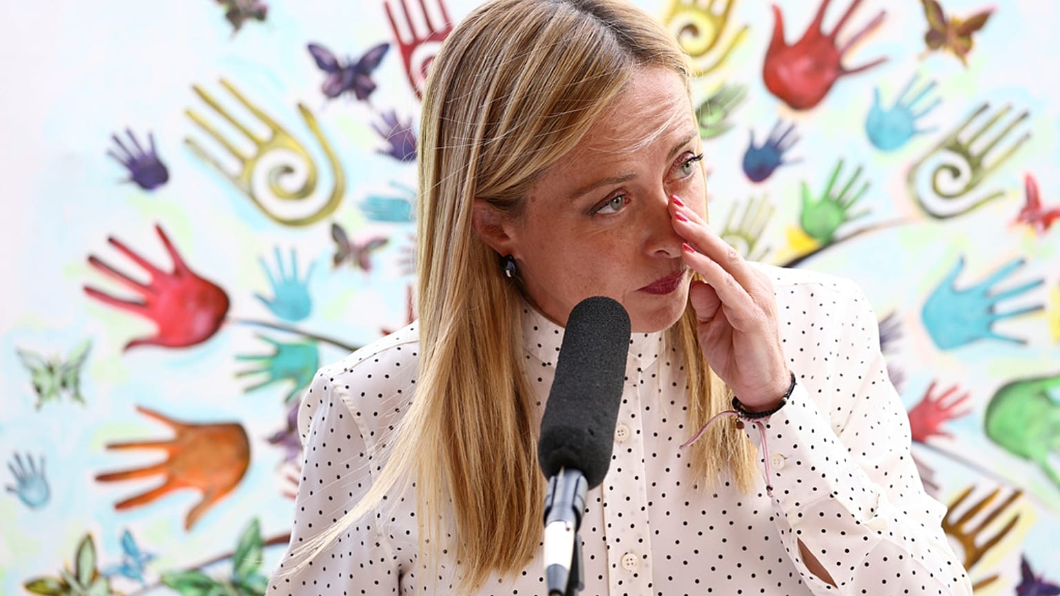 Giorgia Meloni olasz miniszterelnök Caivano városrészben, a Zöld Parkban tett látogatásán 2023. augusztus 31-én