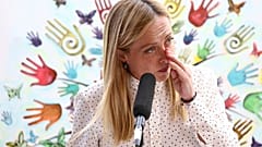 Giorgia Meloni olasz miniszterelnök Caivano városrészben, a Zöld Parkban tett látogatásán 2023. augusztus 31-én