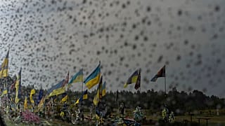 Un cimetière de militaires ukrainiens tombés au combat près de Poltava, en Ukraine.
