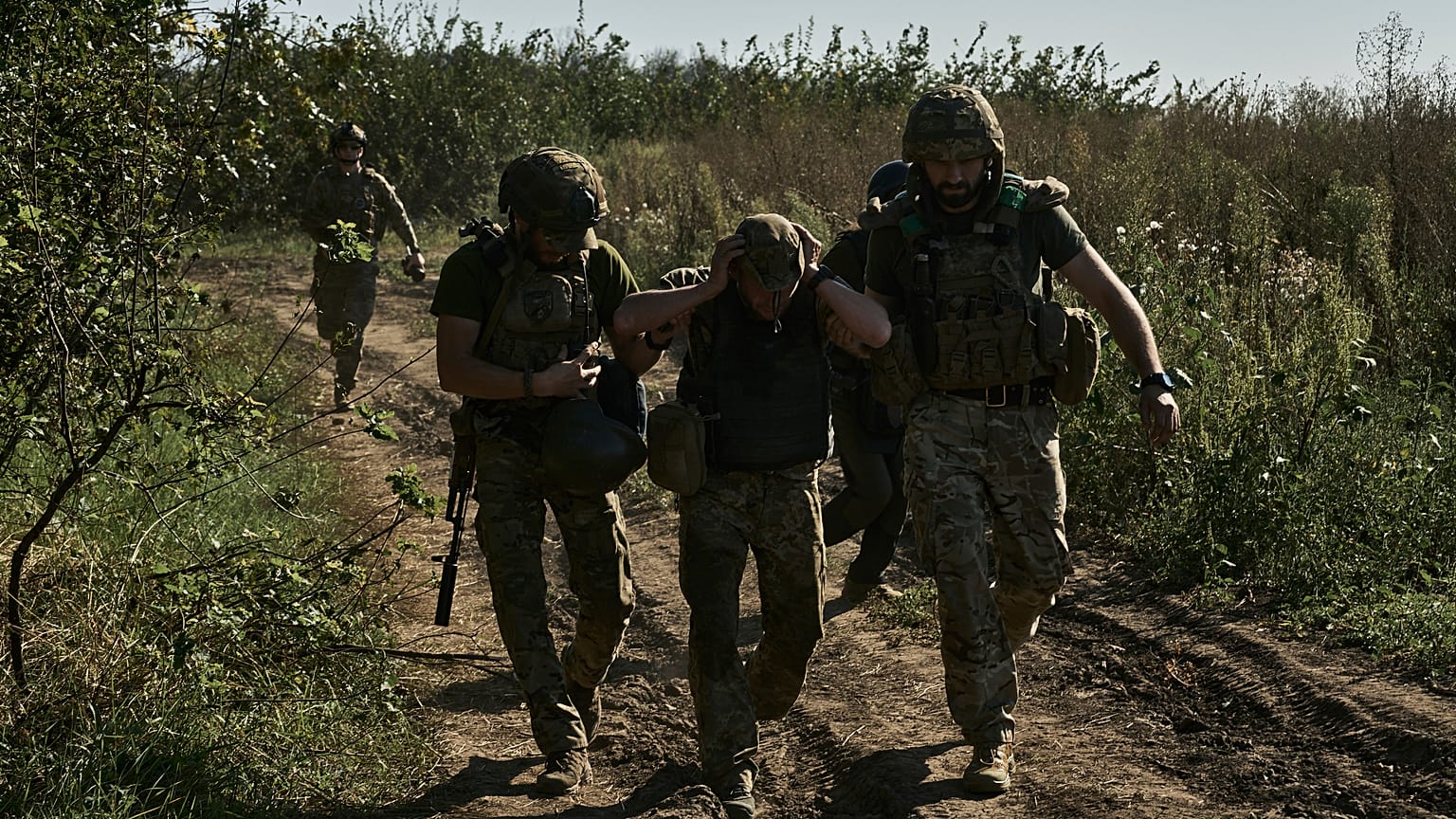 Украинские солдаты под Бахмутом
