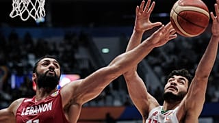 كان اللاعب علي حيدر نجم اللقاء ضد إيران