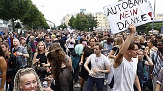 Protest gegen A100 mit Mucke und flotten Sprüchen