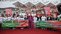 Solidarität auf dem roten Teppich der Mostra