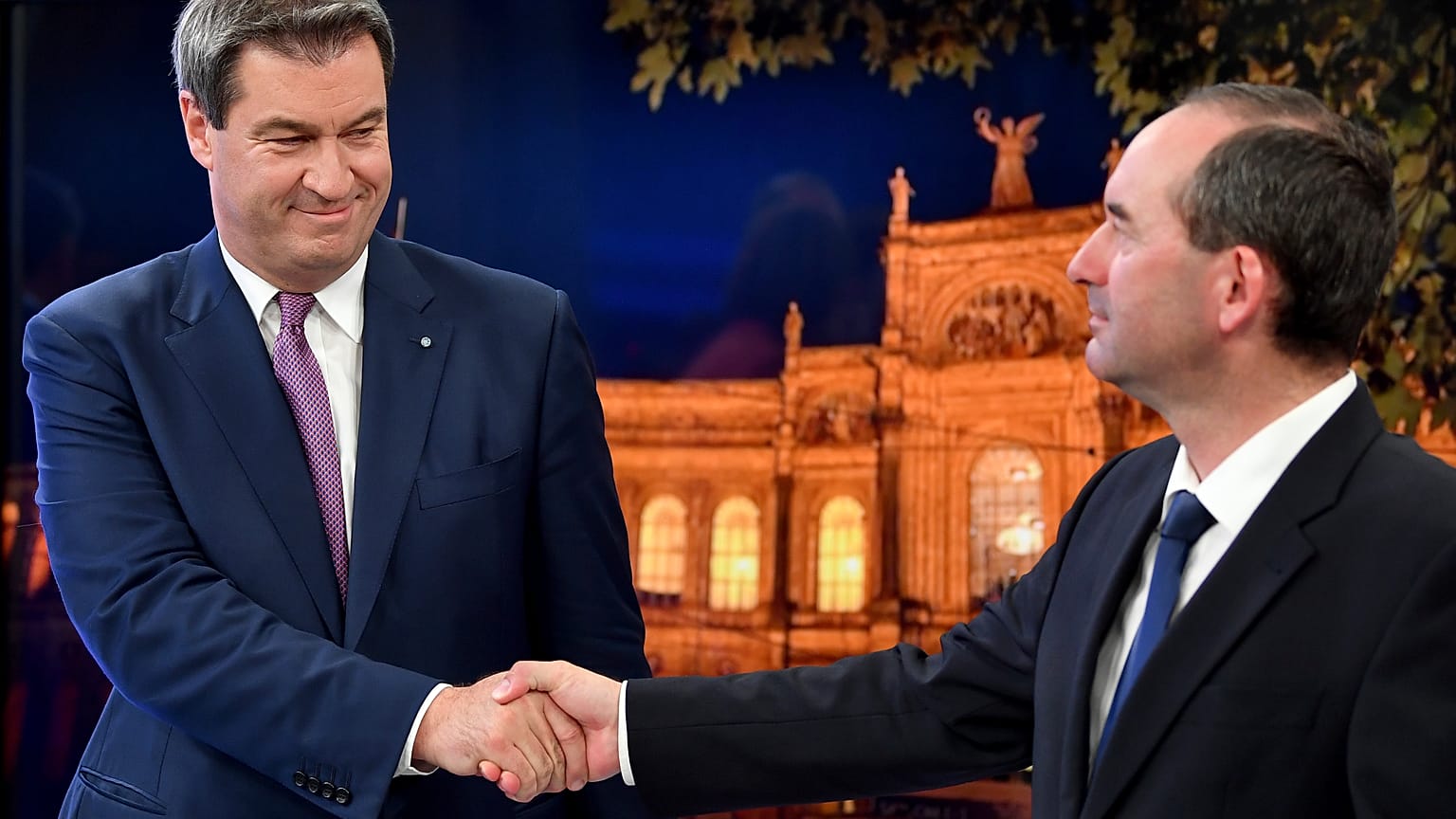 Премьер-министр Баварии Маркус Зёдер и его заместитель Хуберт Айвангер. 2018 год