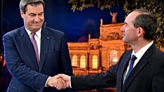Премьер-министр Баварии Маркус Зёдер и его заместитель Хуберт Айвангер. 2018 год